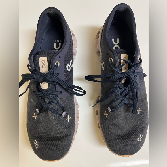 Size 9 Women’s On Cloud Cloud X - Navy/purple/peach - Picture 3 of 6